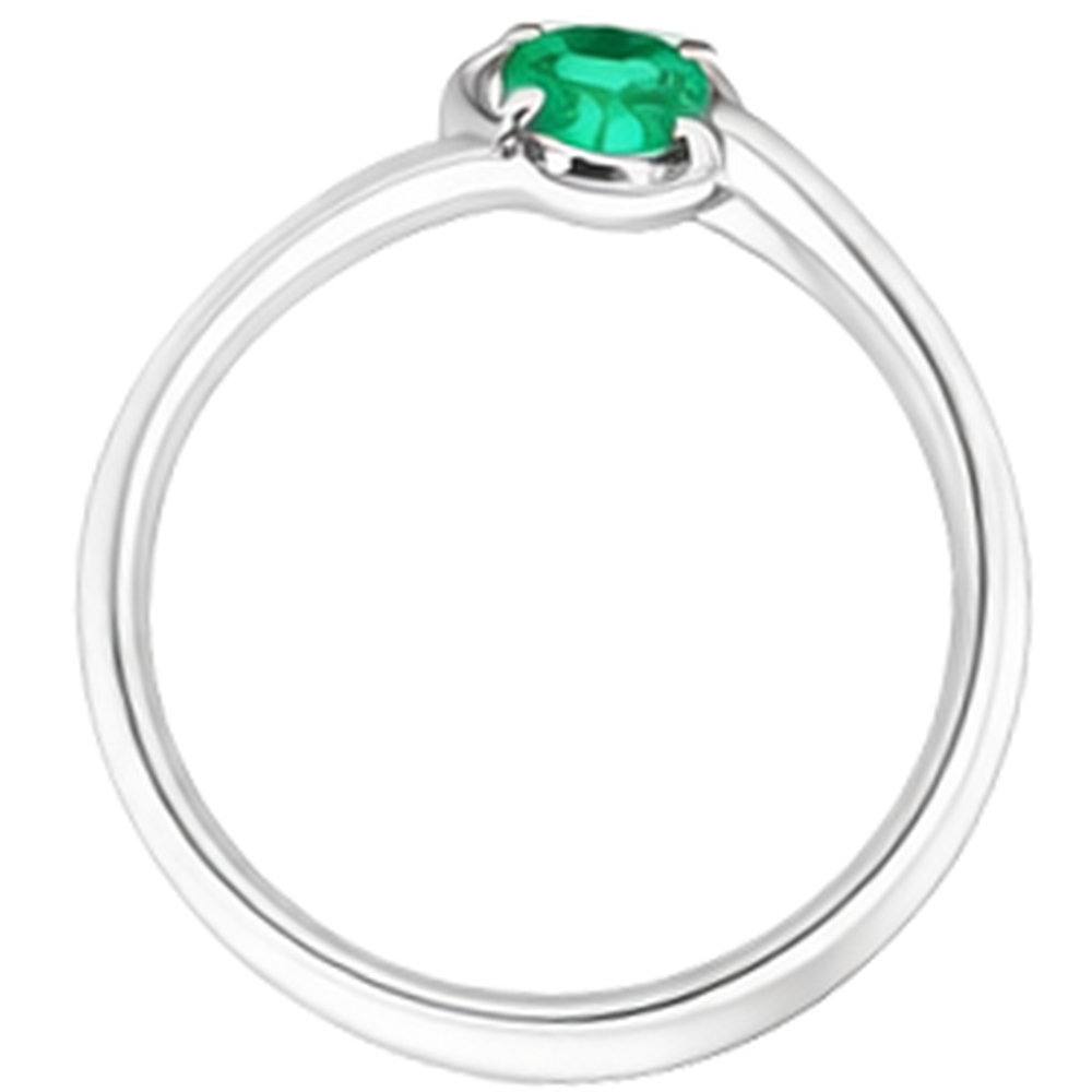 natural round emerald 1ct ring on white background
