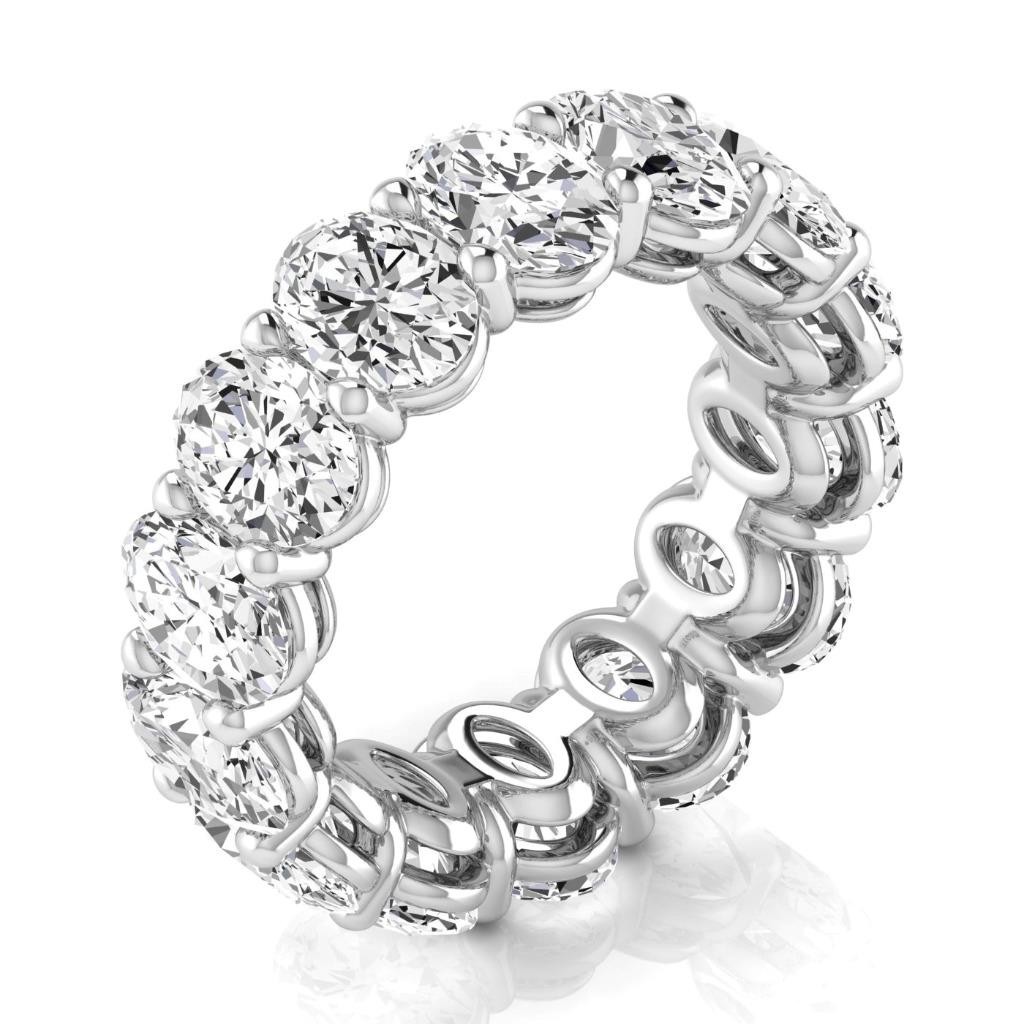 Oval Cut Diamond ring in 14 Karat White Gold – side view