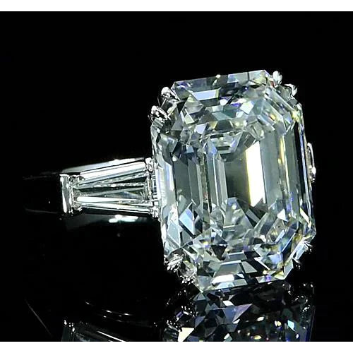 Gorgeous Emerald Genuine Diamond Ring