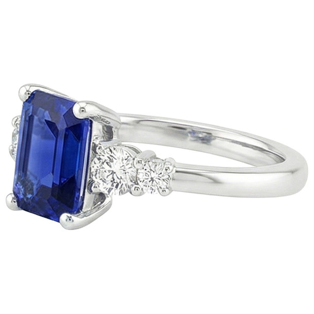 natural round sapphire 4ct ring on white background