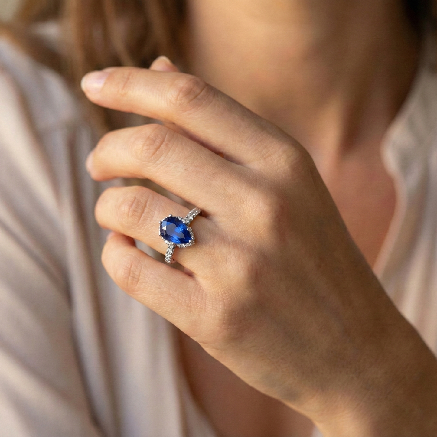 natural round sapphire 4ct ring profile view