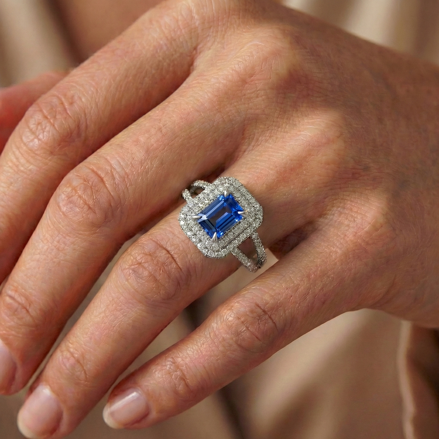 natural round sapphire 3ct ring on white background