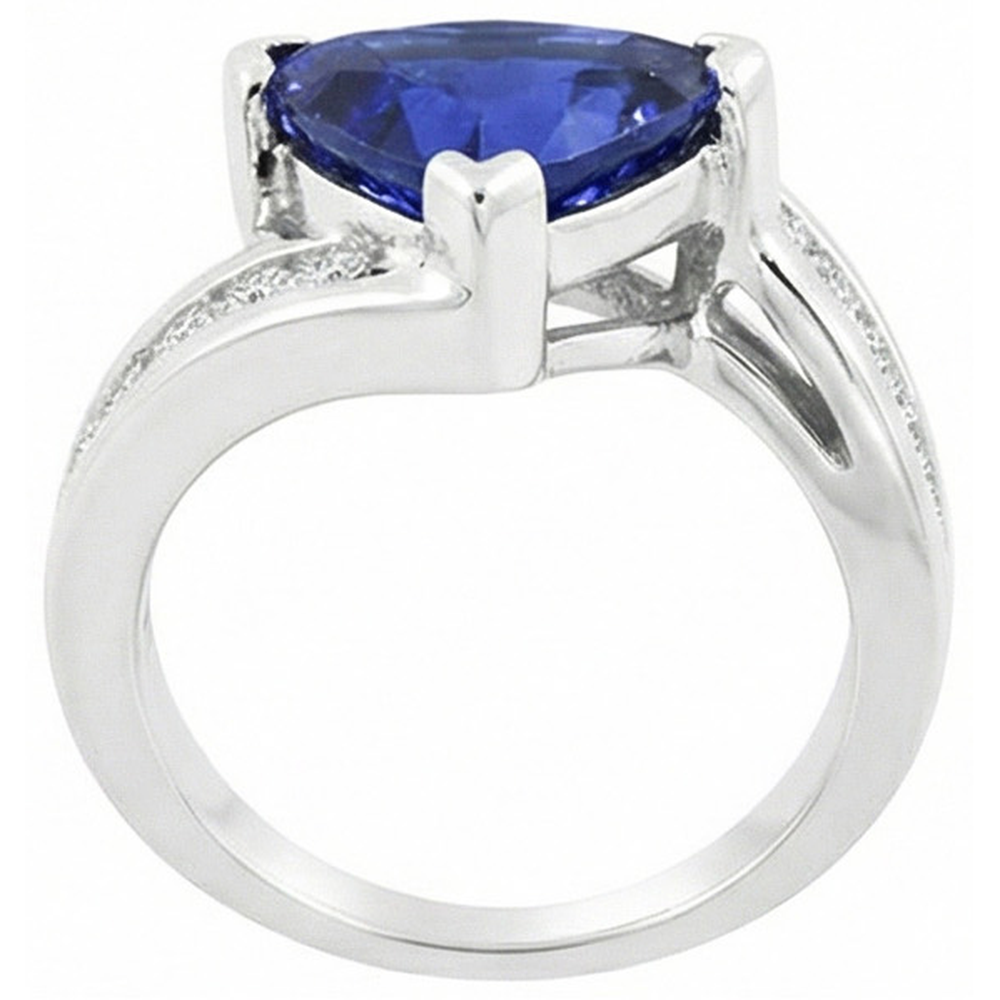 natural round sapphire 4ct ring on white background