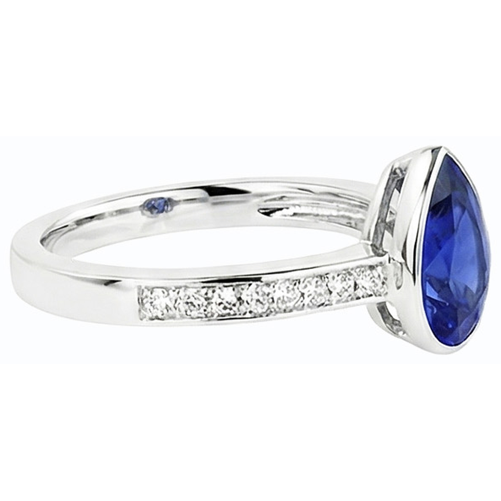 natural round sapphire 3ct watch on white background