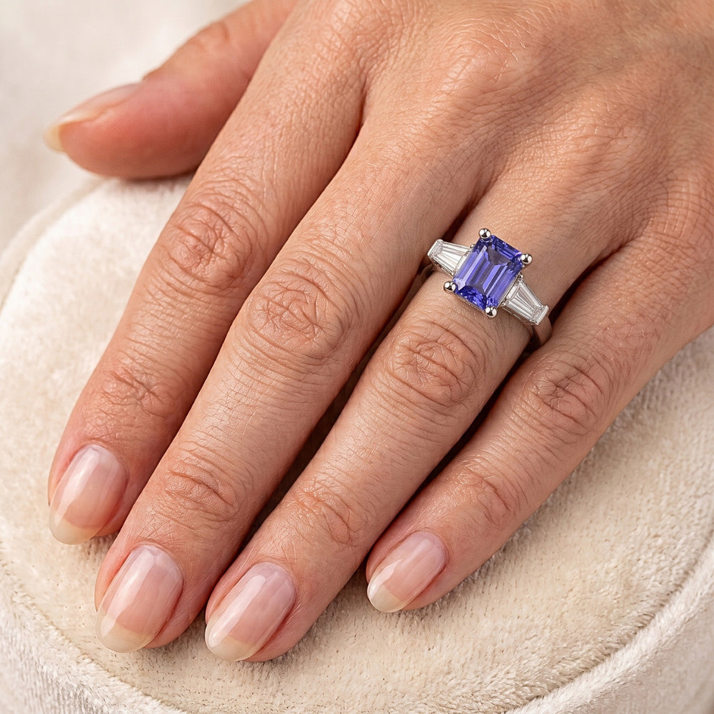 Ladies Jewelry Three Stone Emerald Blue Sapphire Ring 2.50 Carats