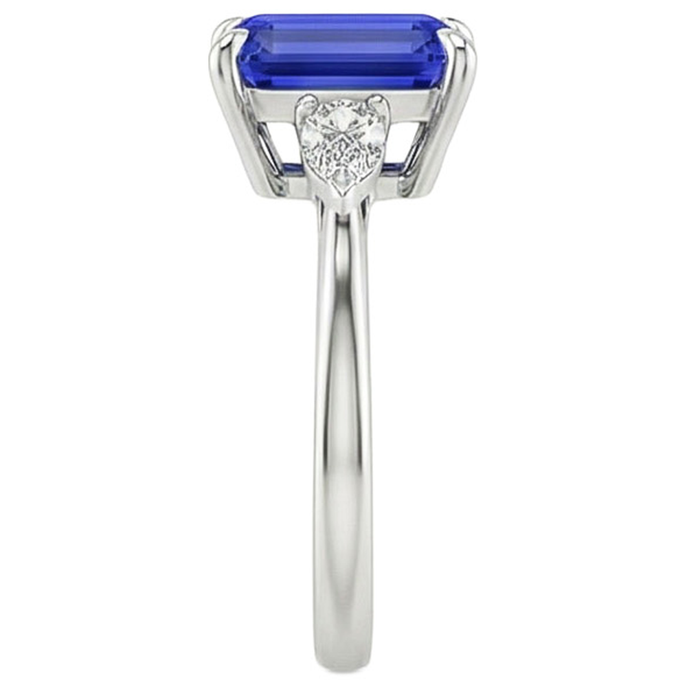 natural emerald sapphire 3.25ct ring on white background
