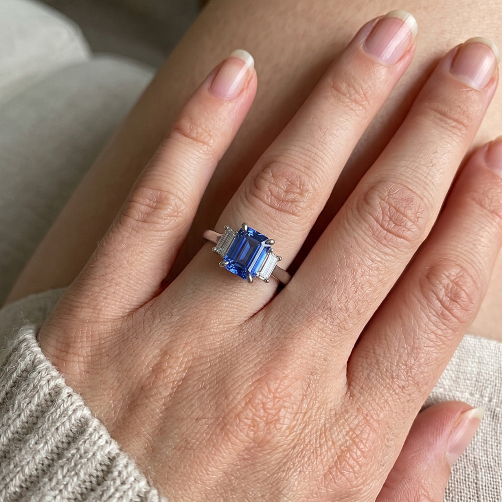 Natural Sapphire Ring 2ct - White Gold 14K