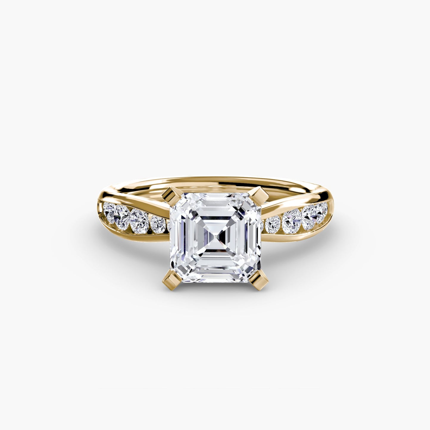 Round Cut Gemstone ring in Gold – close-up