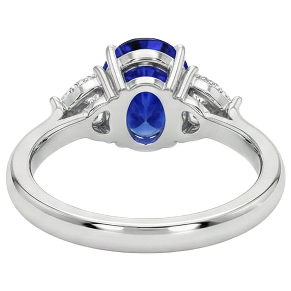 natural round sapphire 8.25ct ring on white background
