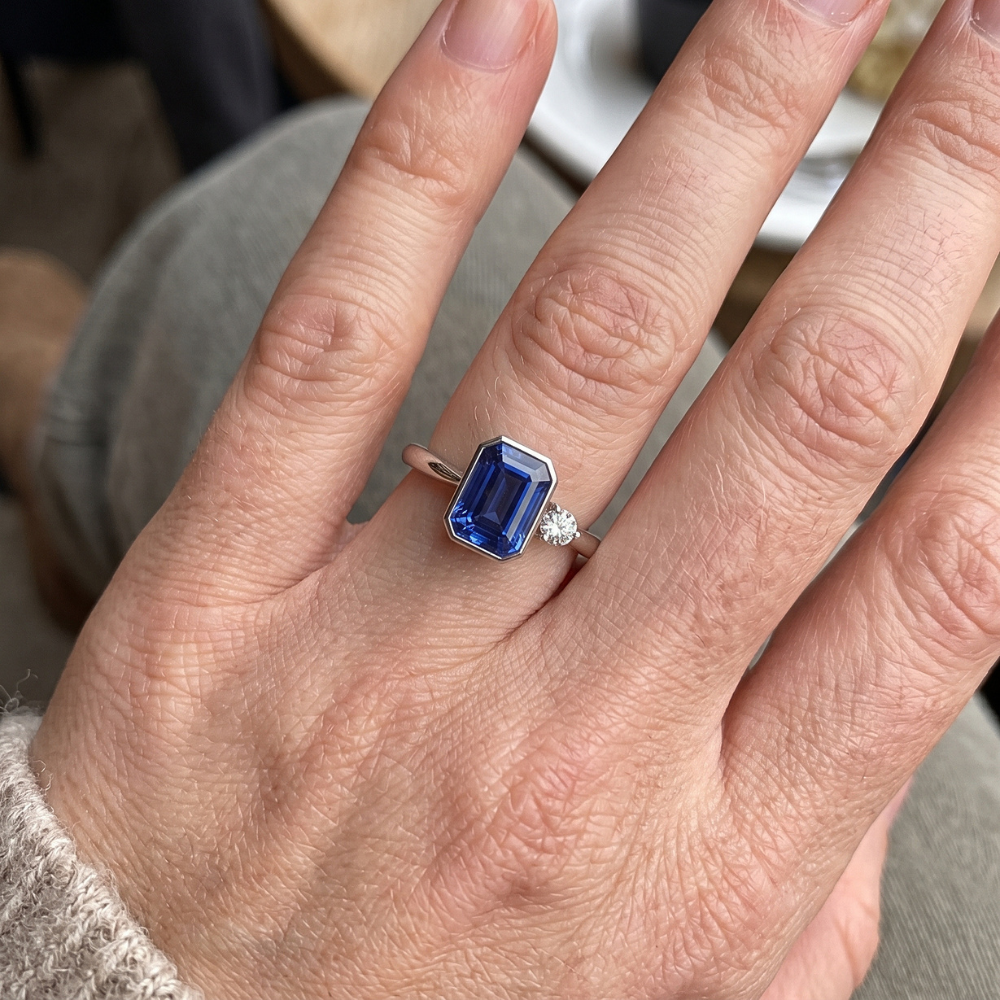 Round Natural Earth Mined Diamond ( Not Lab Grown ) Bezel Set Blue Sapphire Ring 1.75 Carats Tapered Shank