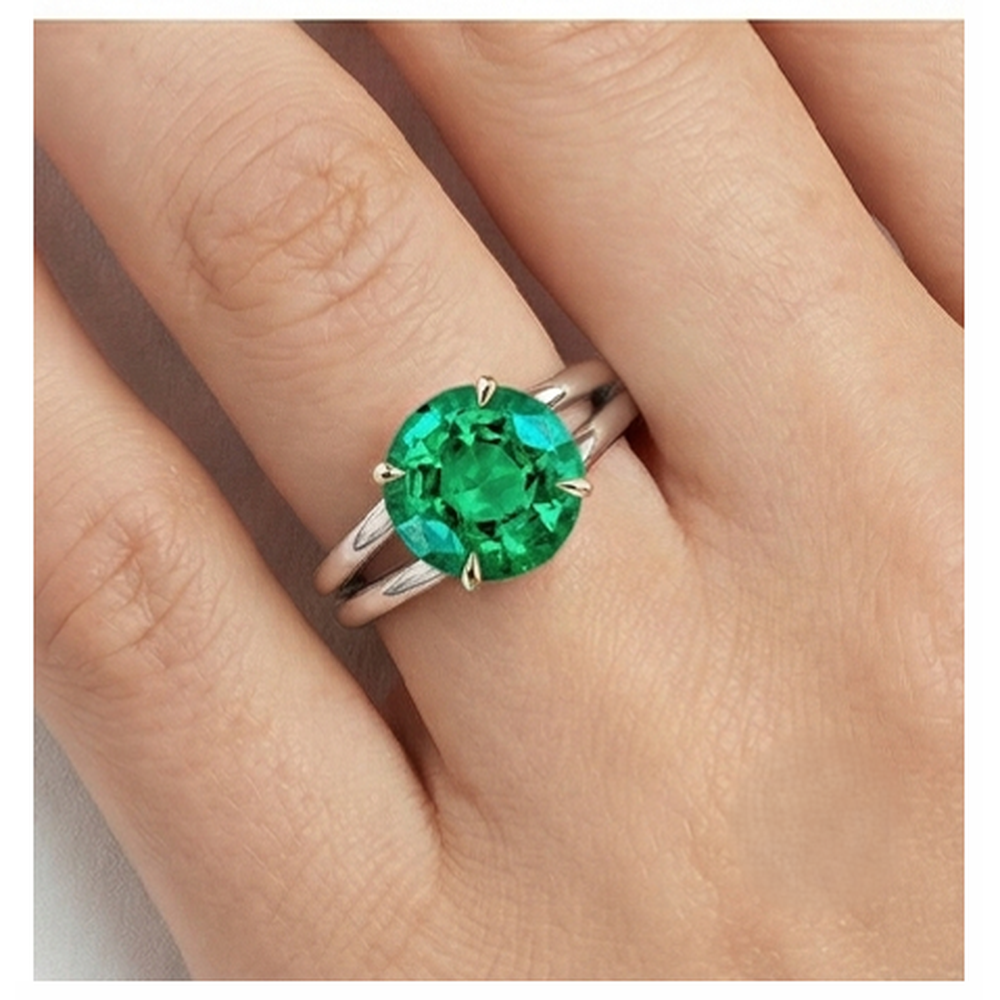 Fine Emerald Colored Stone Ring 4-ct Two-Tone 14K Gold – detail view