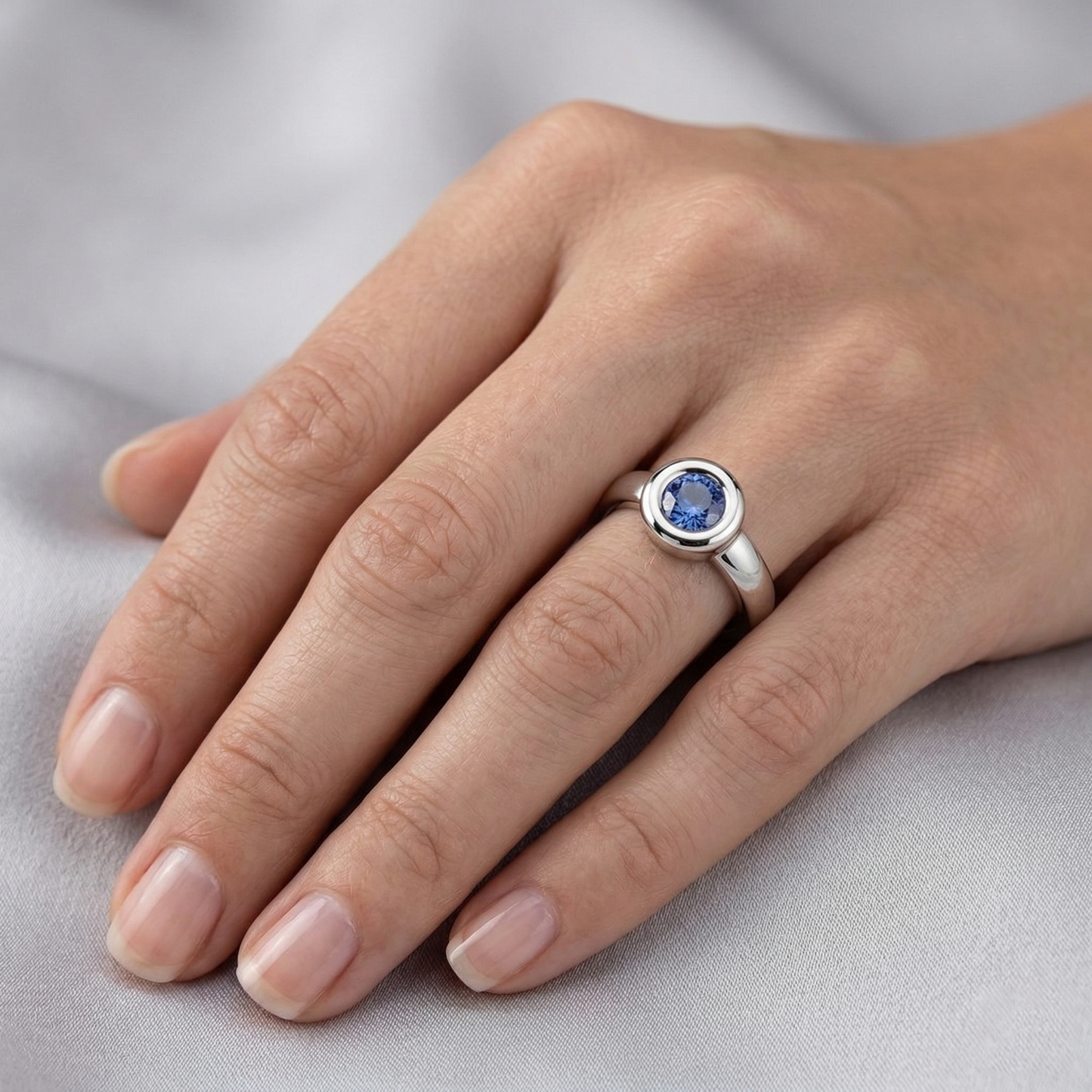 natural round sapphire 1ct ring on white background