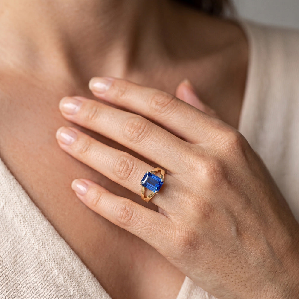Two Tone Solitaire Emerald Blue Sapphire Ring 2.50 Carats Split Shank