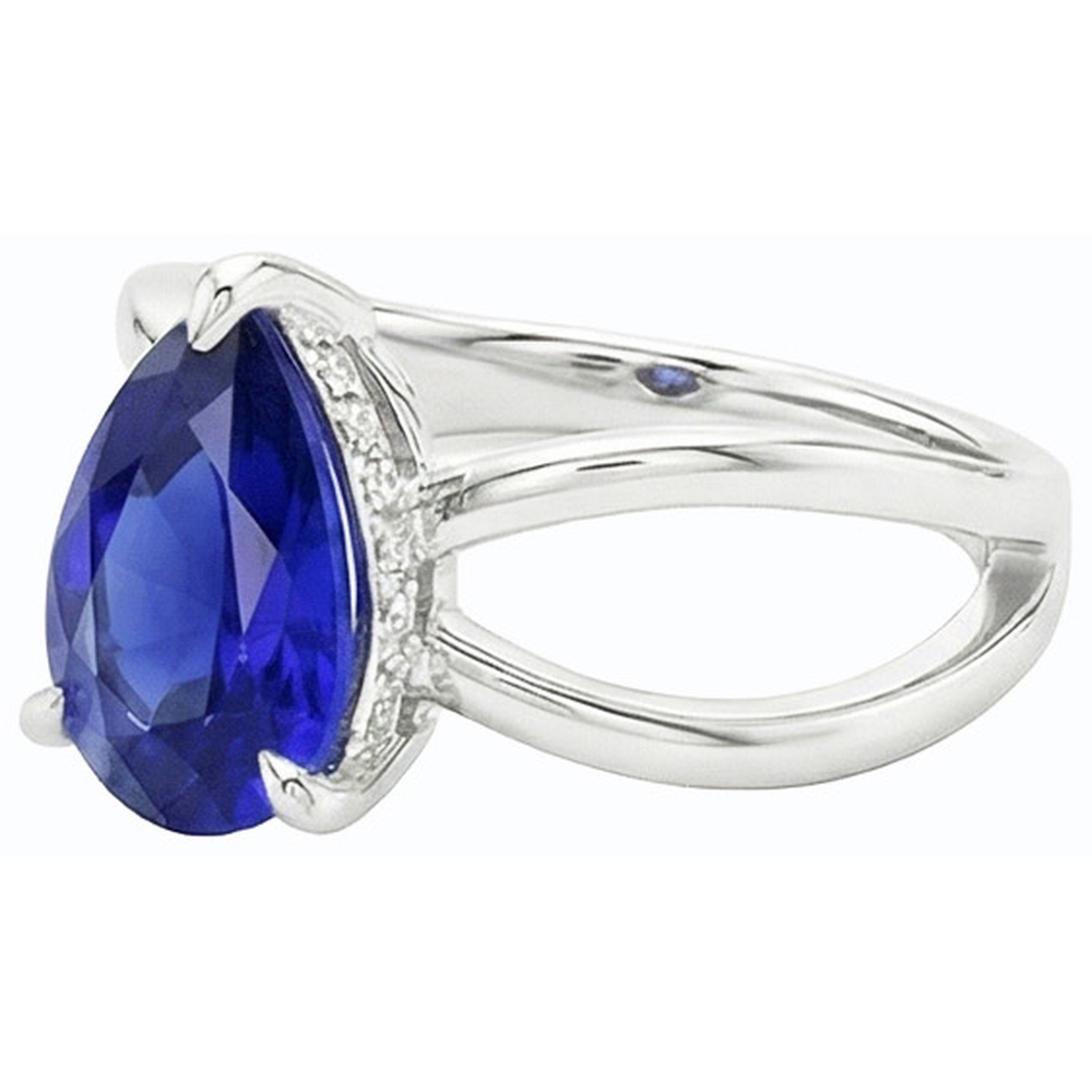natural pear sapphire 2.50ct ring on white background