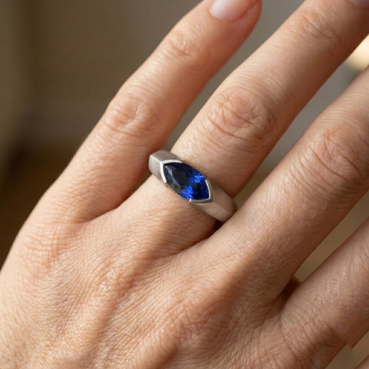 natural marquise sapphire 1ct ring band detail