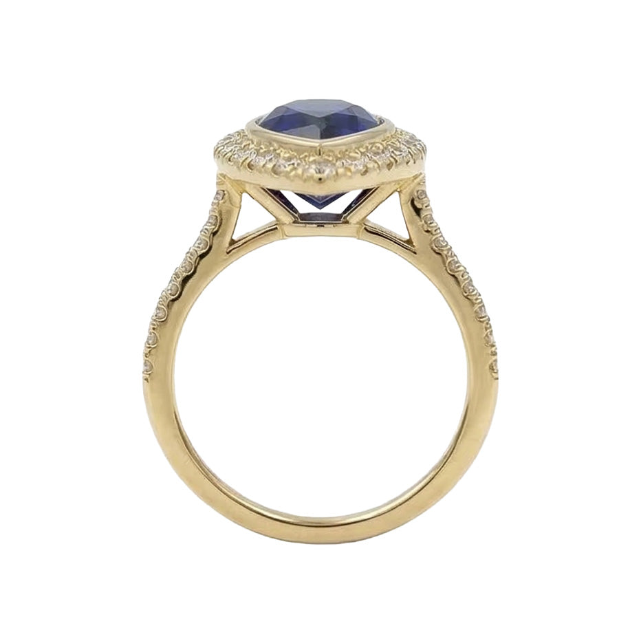 natural round sapphire 4ct ring top view