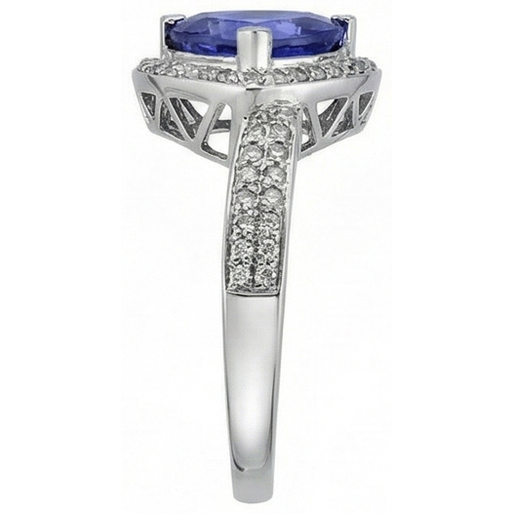 natural round sapphire 1.50ct ring on white background