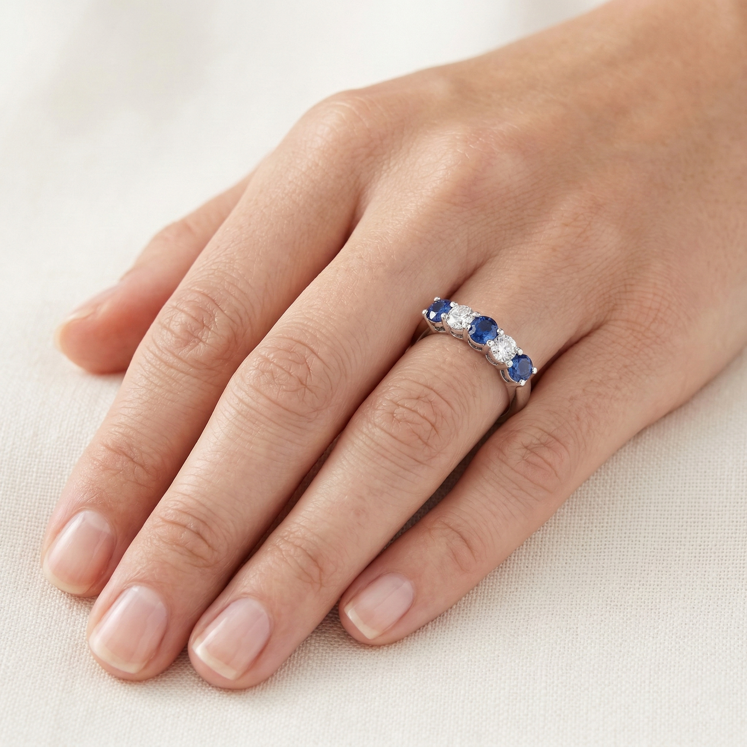 natural round sapphire 1.50ct ring on white background