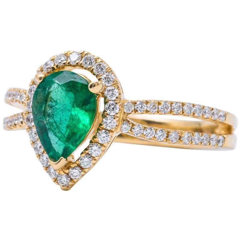 14K Yellow Gold 5 Ct Pear Cut Green Emerald Gemstone Diamond Wedding Ring