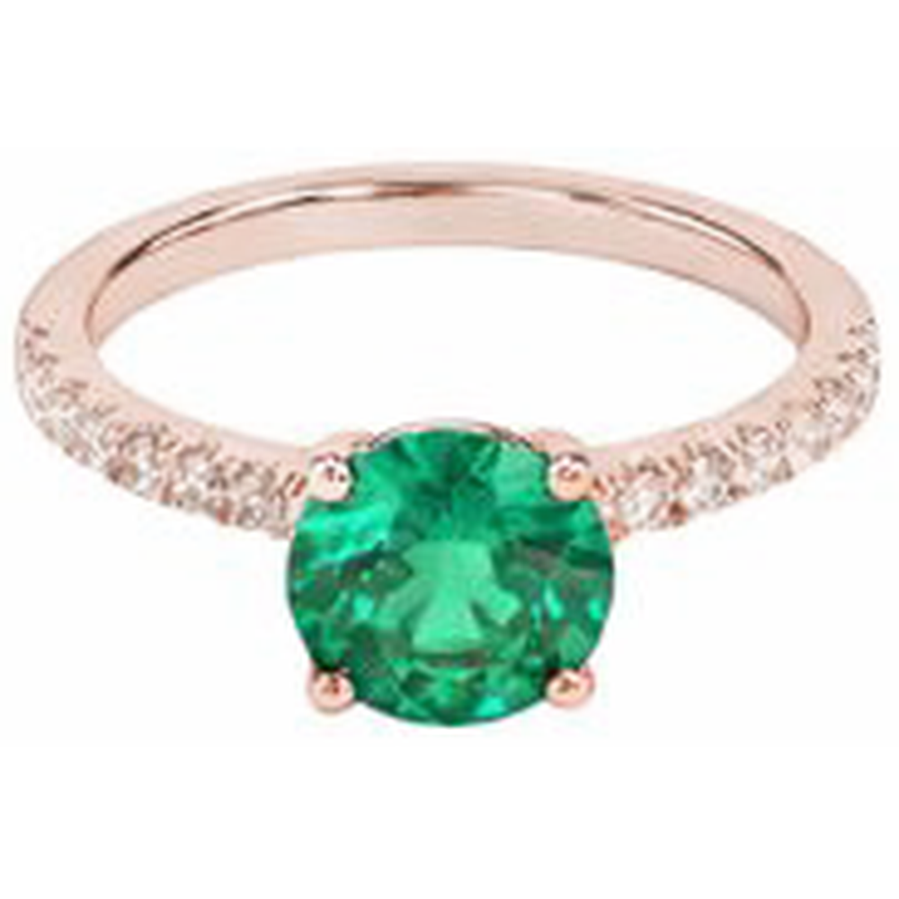 natural round emerald 3.25ct ring close up detail