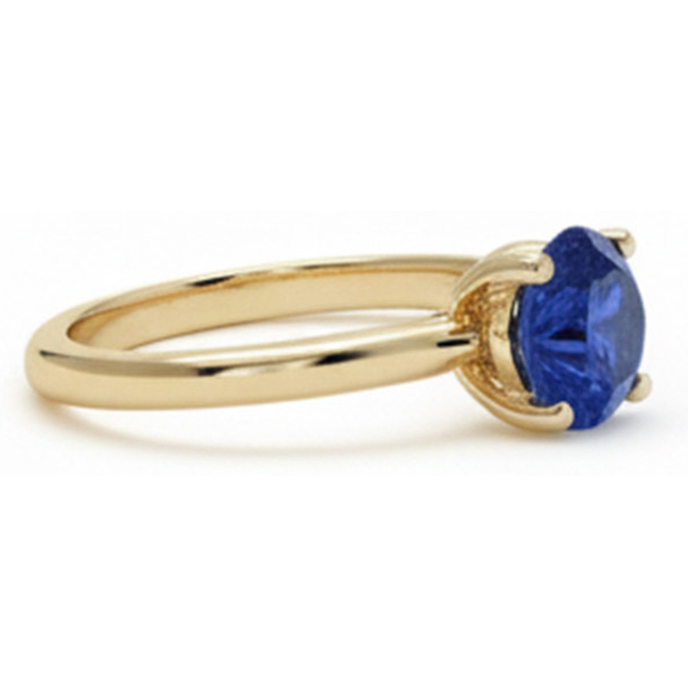 natural round sapphire 3ct ring close up detail