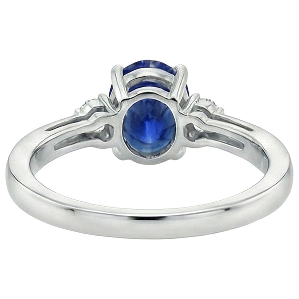 natural round sapphire 4.75ct ring on white background