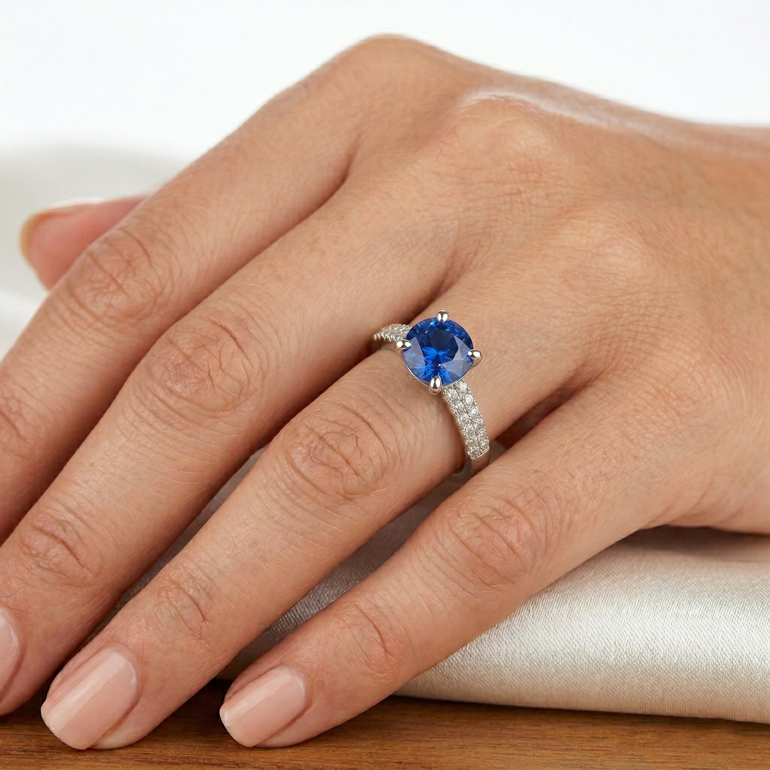 natural round sapphire 3.50ct ring with diamond accents