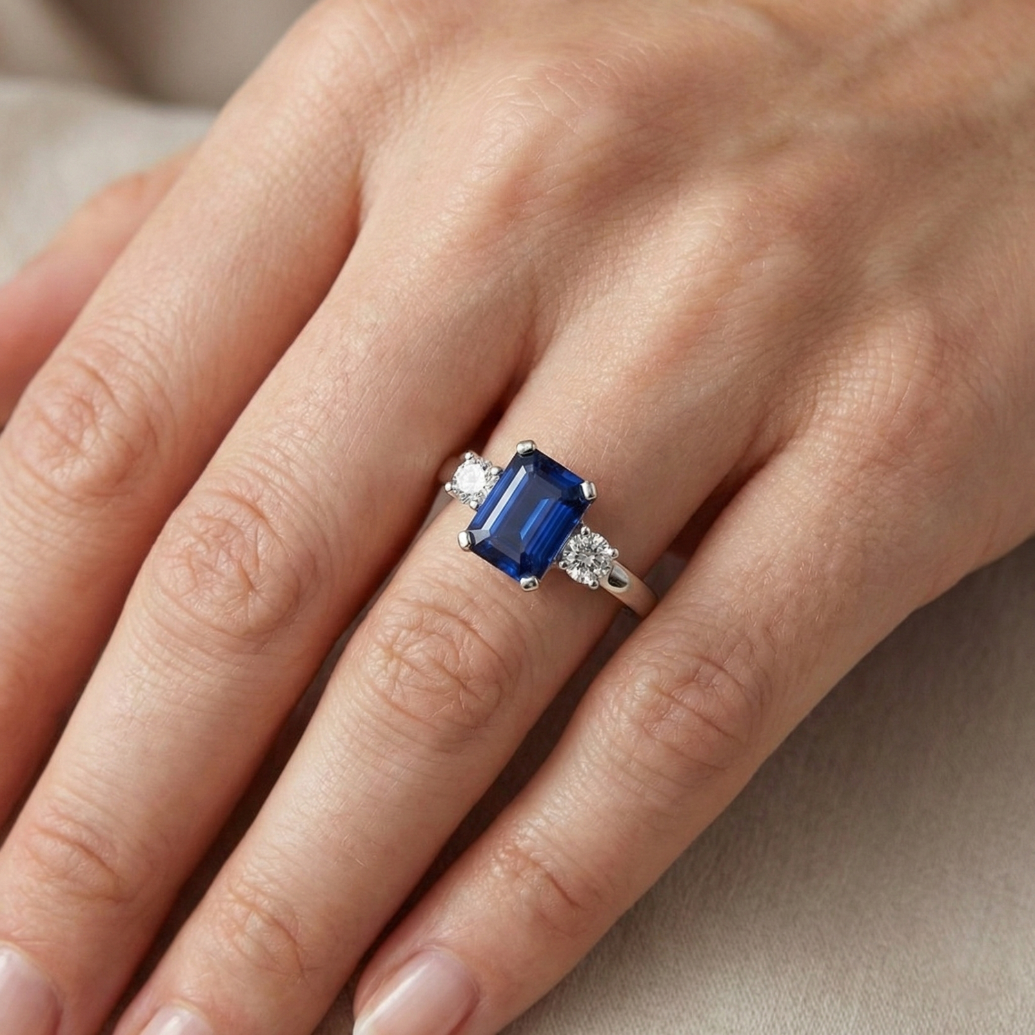 natural round sapphire 2.50ct ring on white background