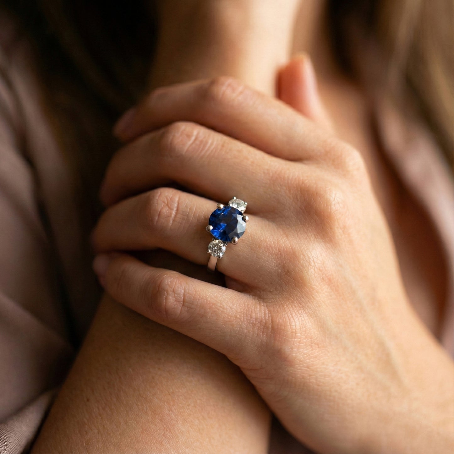 natural round sapphire 4ct ring band detail