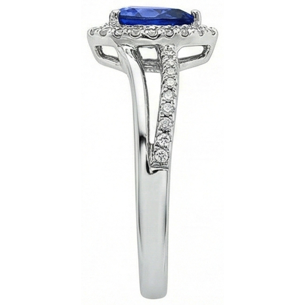 natural round sapphire 5.35ct ring on white background