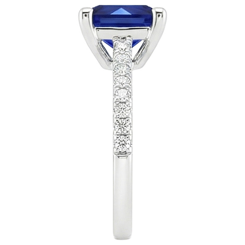 natural round sapphire 5.50ct ring on white background