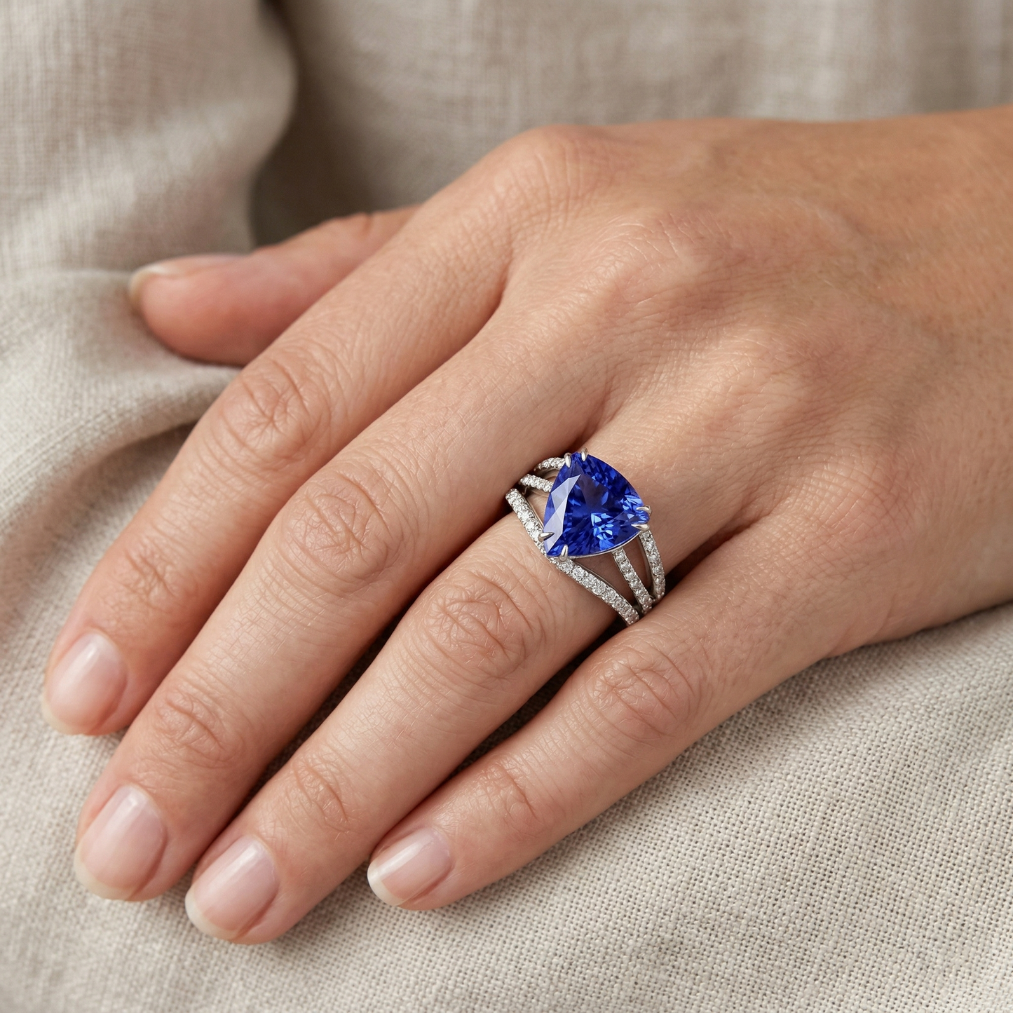 natural round sapphire 6ct ring on white background