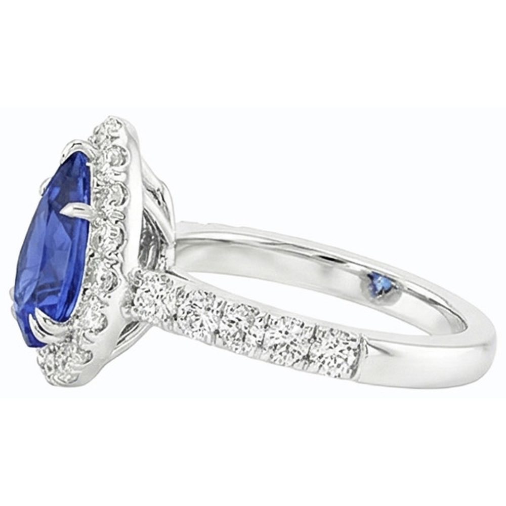 natural round sapphire 4.50ct ring on white background