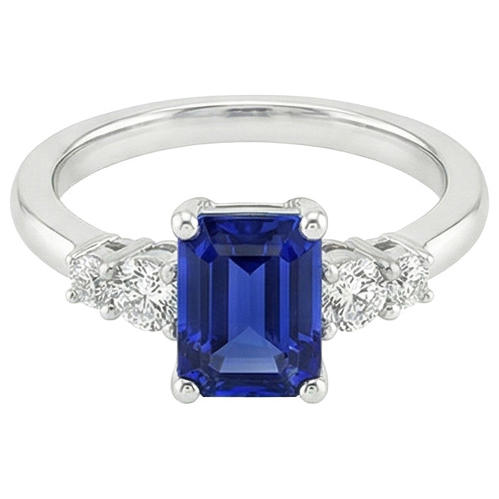 natural round sapphire 4ct ring close up detail