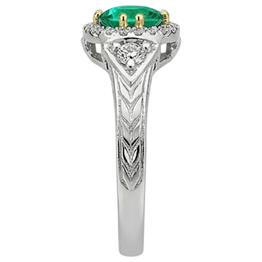Natural Fine Emerald Gemstone Ring – top view