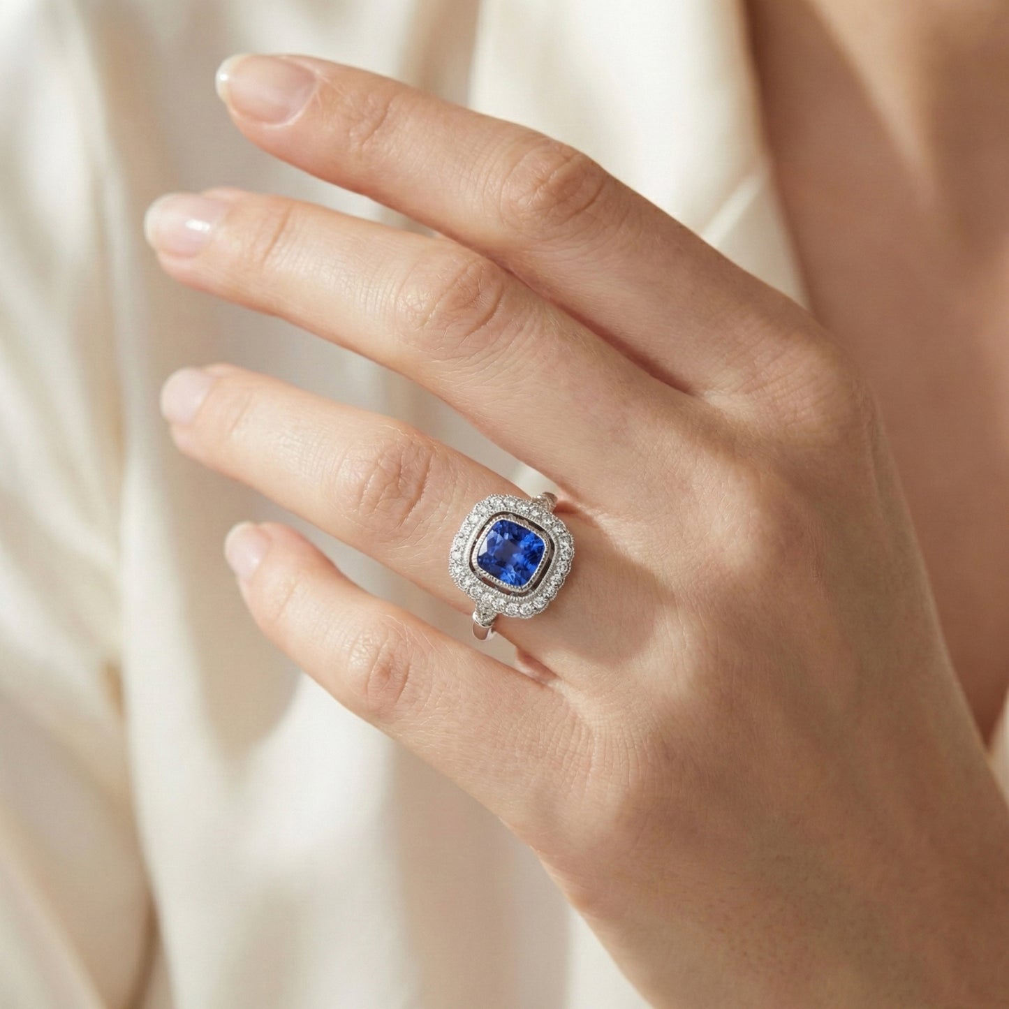 natural round sapphire 1ct ring band detail