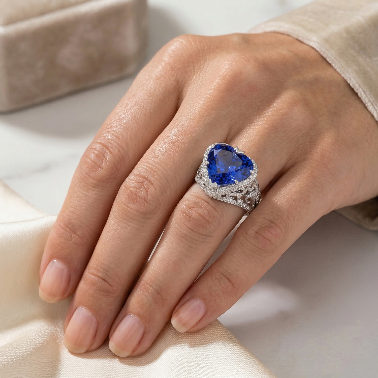 natural round sapphire 7ct ring profile view