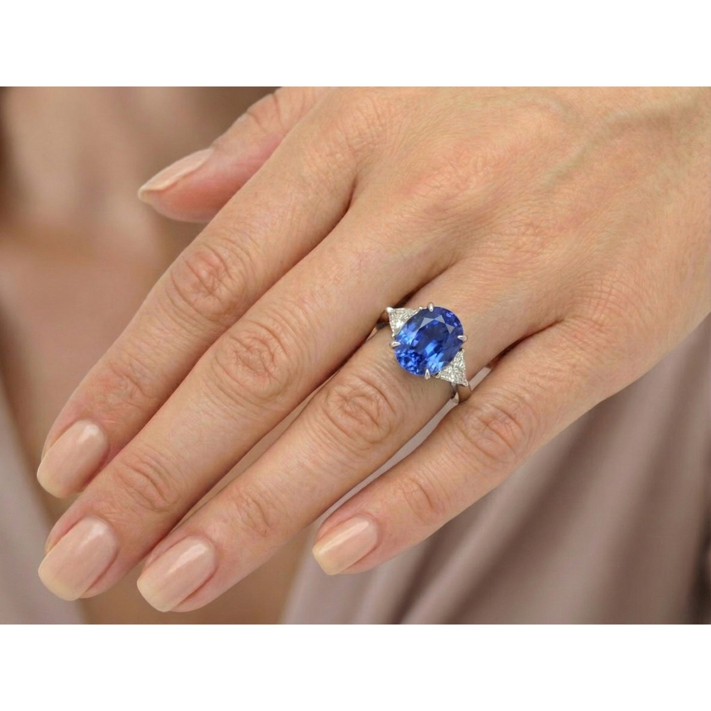 natural oval sapphire 4.50ct ring with diamond accents