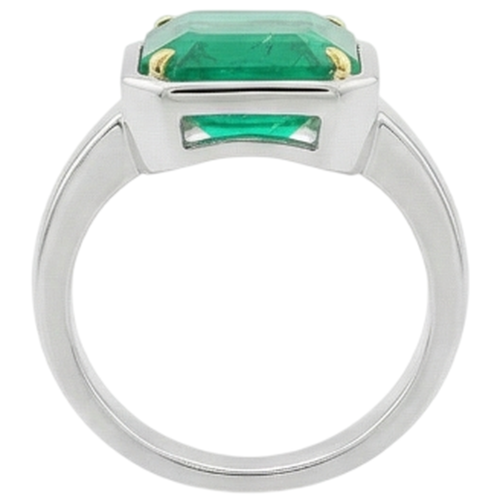 Fine Emerald Colored Stone Ring 4-ct Two-Tone 14K Gold – detail view