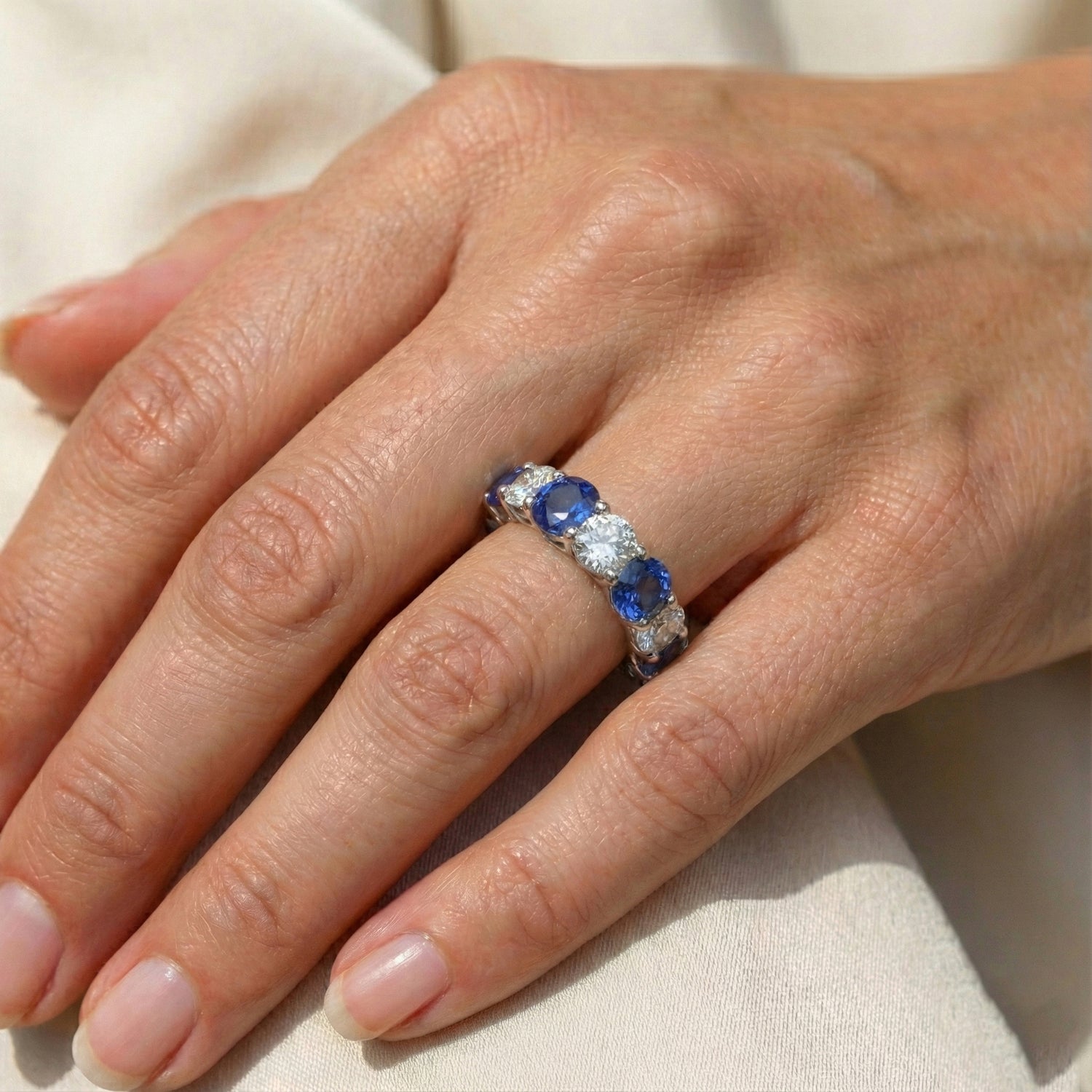 lab grown round sapphire 2.75ct band top view