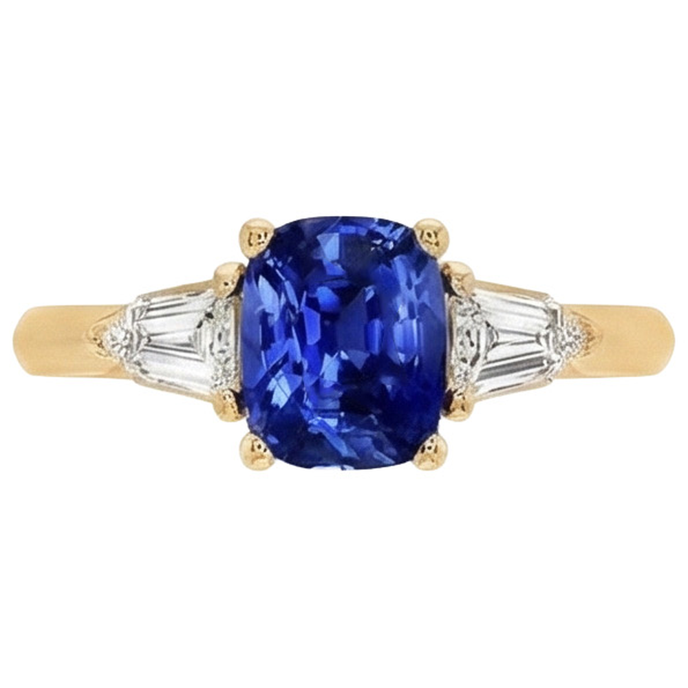 natural cushion sapphire 9.50ct ring close up detail
