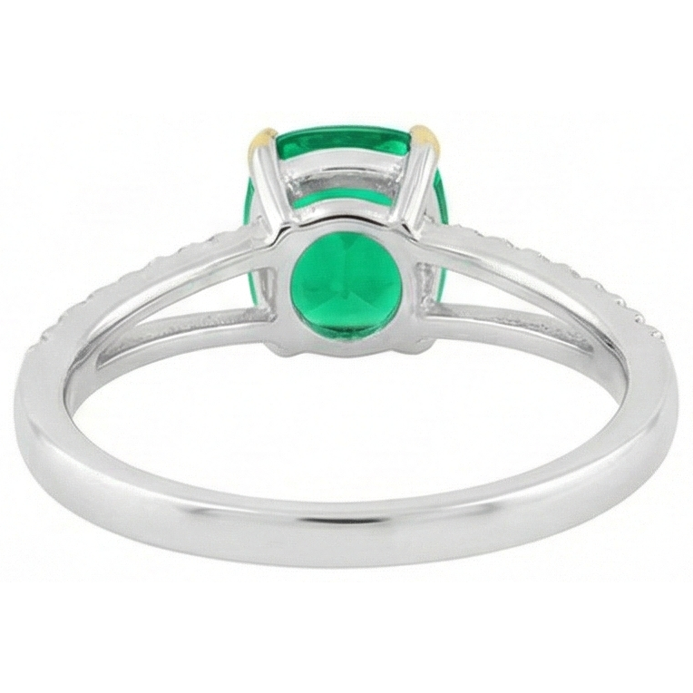 Oval Emerald ring in Two-Tone 14K Gold – detail view