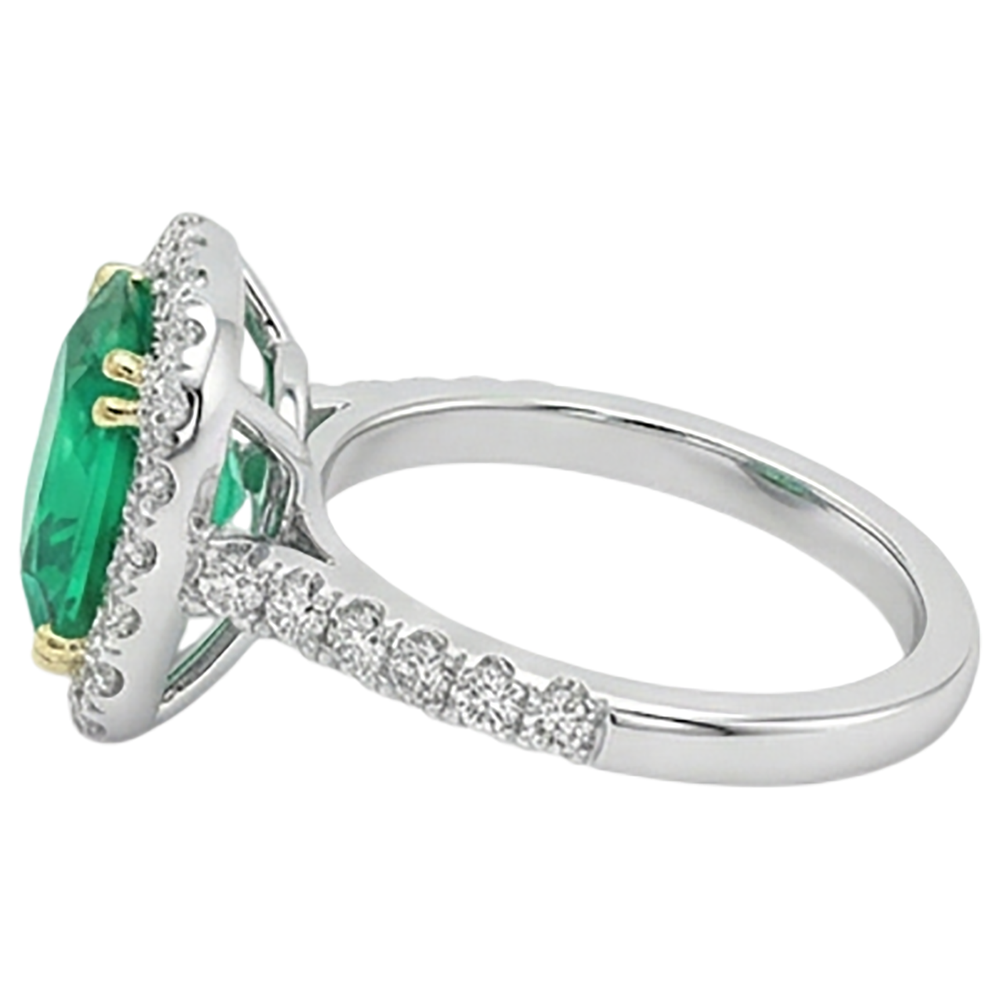 Authentic Fine Emerald Colored Stone Ring 2.50 ct 14 Karat Two Tone Gold – angle view