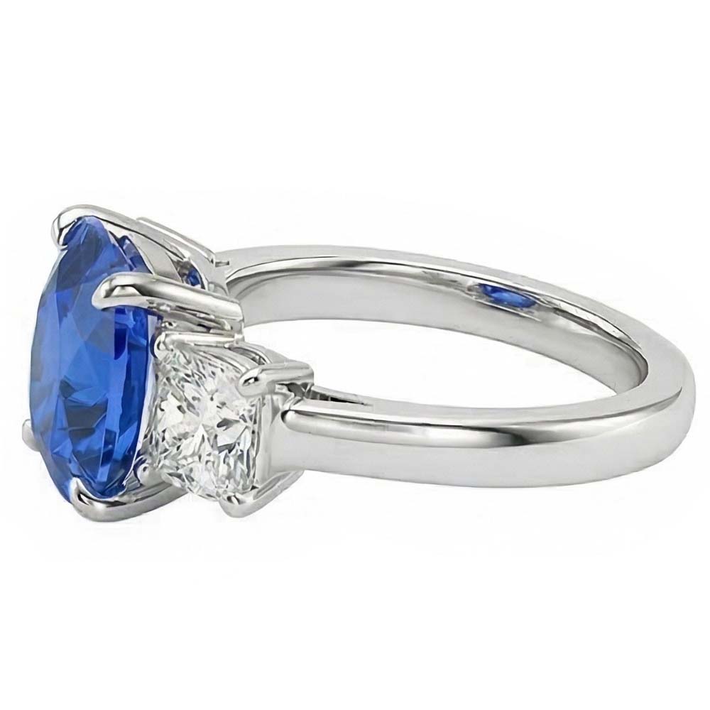 natural cushion sapphire 4ct ring close up detail