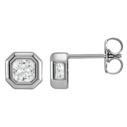 Stud Earrings 14K White Gold with Brilliant Diamond – main view