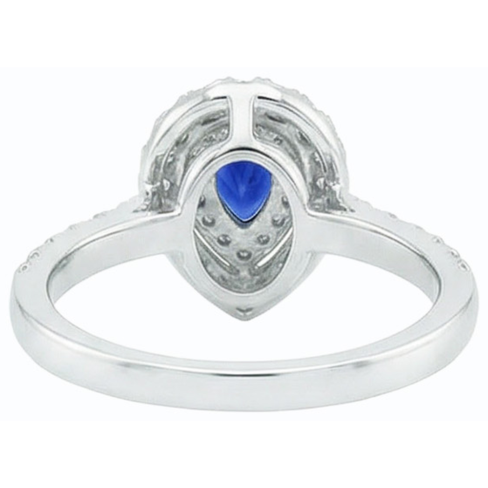 natural round sapphire 3ct ring close up detail