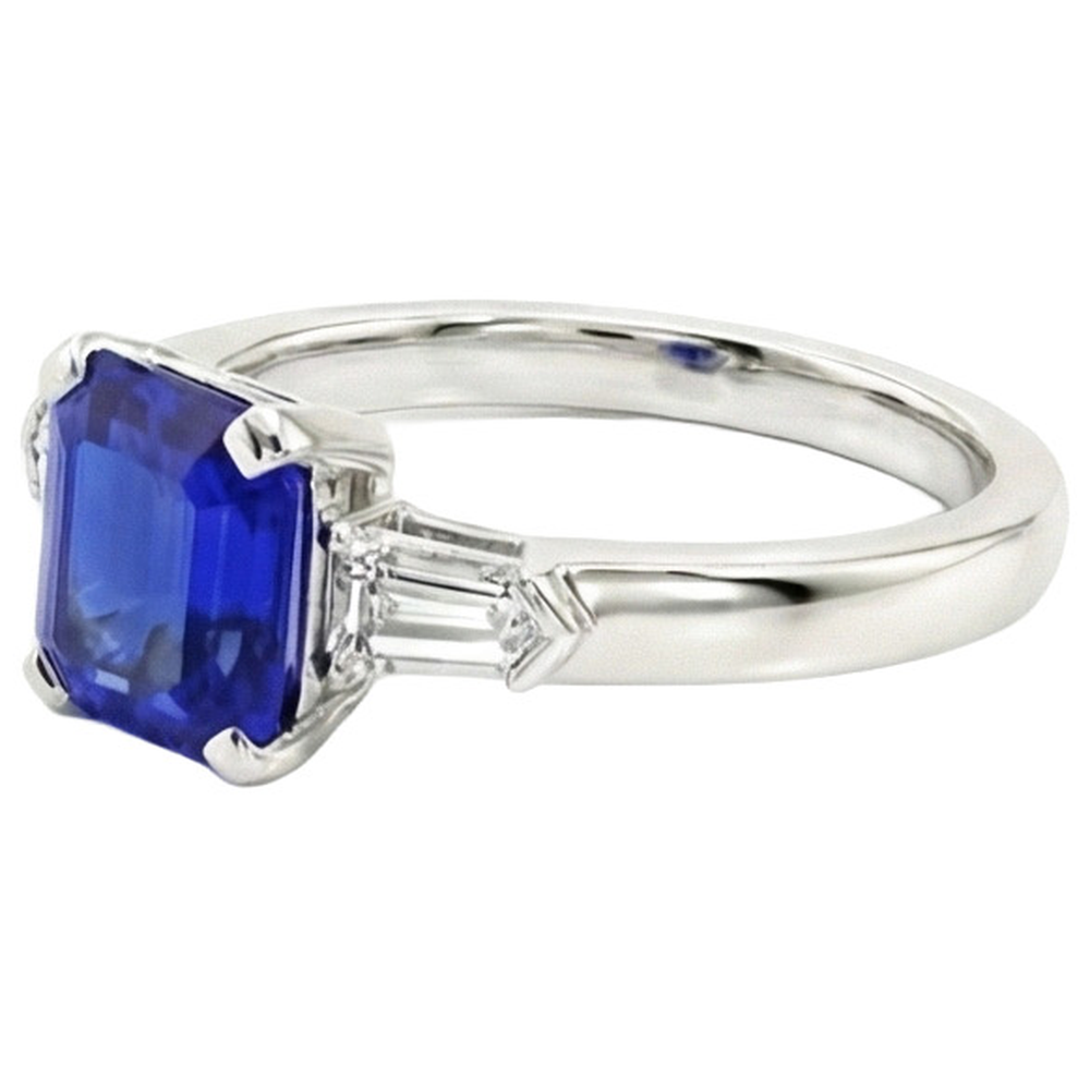natural emerald sapphire 1.75ct ring close up detail
