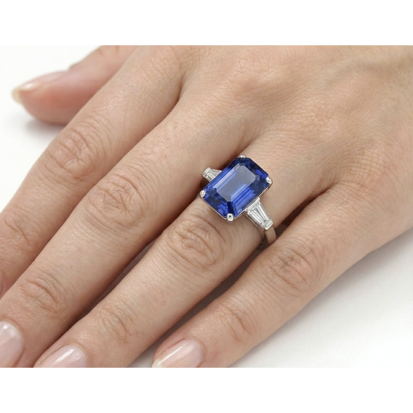 Emerald 3 Stone Ring Srilankan Sapphire 4.50 Carats Tapered Baguettes