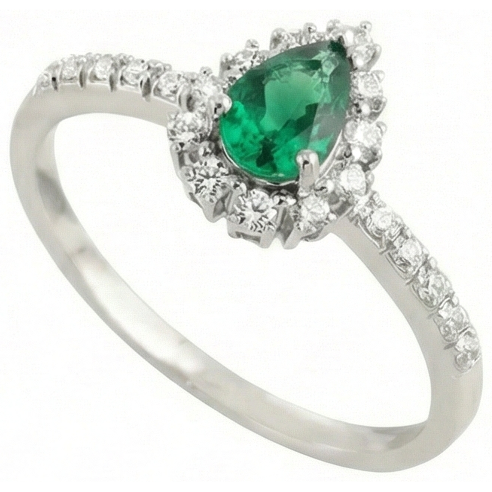natural round emerald 4.80ct ring close up detail