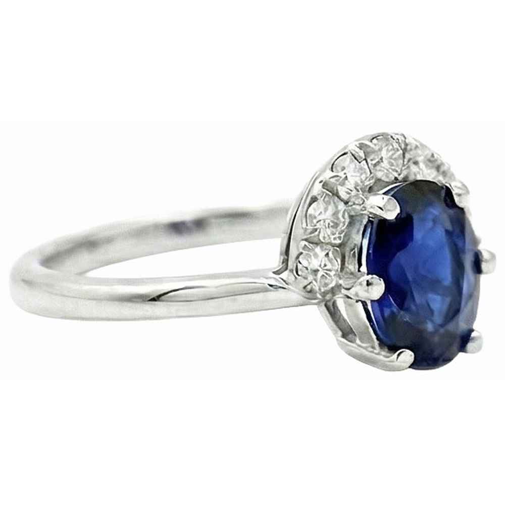 natural round sapphire 2.50ct ring on white background